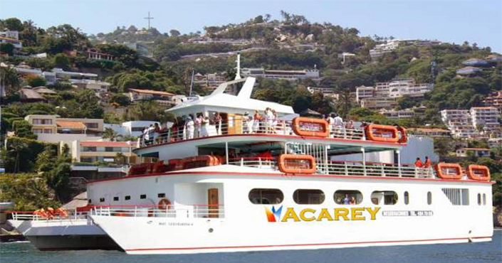 Boat tour Acarey in Acapulco
