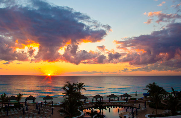 Why december is a great time to visit Cancun?
